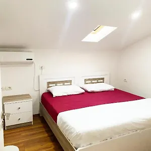 Pensión Himaj